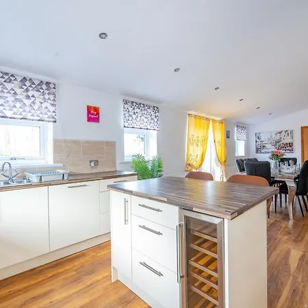 *rd98bl* For Your Relaxed & Cosy + Free Parking + Free Fast Wifi * Leeds (West Yorkshire)