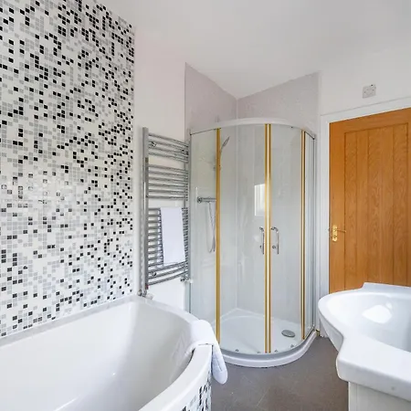 *rd98bl* For Your Relaxed & Cosy + Free Parking + Free Fast Wifi * * Λιντς