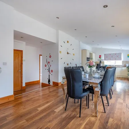 *rd98bl* For Your Relaxed & Cosy + Free Parking + Free Fast Wifi * *